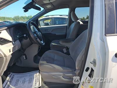 2019 Toyota Sienna L 7-Passenger 119.3" WB - zdjęcie 7 z 20 - miniatura