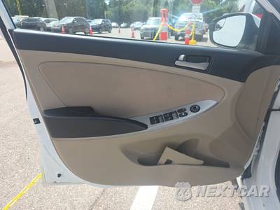 2016 Hyundai Accent SE Sedan - zdjęcie 9 z 31 - miniatura