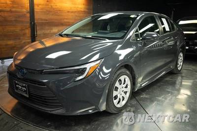 2023 Toyota Corolla Hybrid LE Sedan - zdjęcie 2 z 27 - miniatura