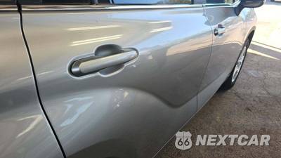 2024 Toyota Highlander LE - zdjęcie 10 z 14 - miniatura