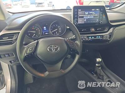 2020 Toyota C-HR LE - zdjęcie 8 z 16 - miniatura