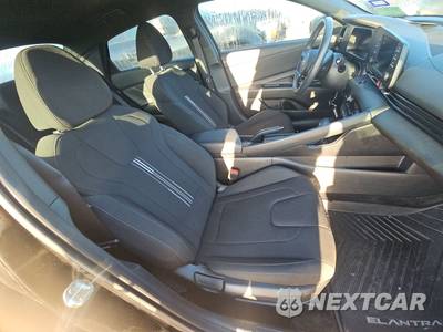 2025 Hyundai Elantra SEL Sport - zdjęcie 8 z 18 - miniatura