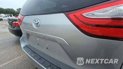 2019 Toyota Sienna LE 8-Passenger 119.3" WB - zdjęcie 30 z 35 - miniatura