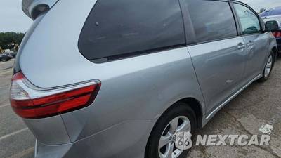 2019 Toyota Sienna LE 8-Passenger 119.3" WB - zdjęcie 28 z 35 - miniatura