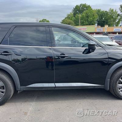 2023 Nissan Pathfinder S - zdjęcie 3 z 46 - miniatura