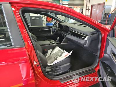 2025 Toyota Camry SE - zdjęcie 8 z 32 - miniatura