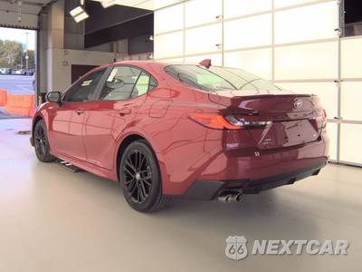 2025 Toyota Camry SE - zdjęcie 6 z 32 - miniatura