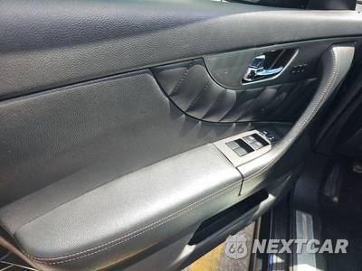 2017 INFINITI QX70 - zdjęcie 9 z 47 - miniatura