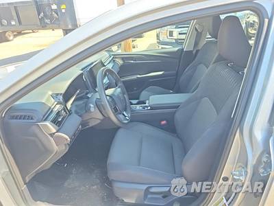 2025 Toyota Camry LE - zdjęcie 13 z 25 - miniatura