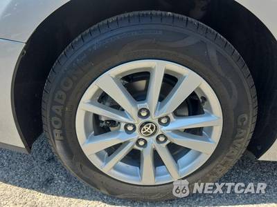 2025 Toyota Camry LE - zdjęcie 10 z 25 - miniatura