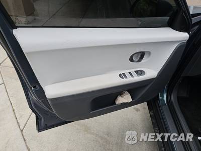 2025 Hyundai IONIQ 5 SE Standard Range - zdjęcie 9 z 17 - miniatura
