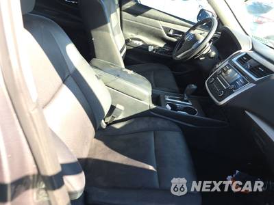 2017 Nissan Altima 2.5 SR - zdjęcie 8 z 26 - miniatura
