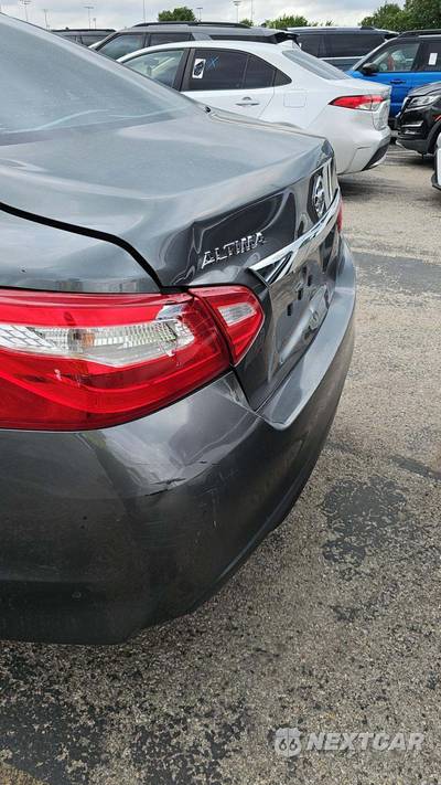 2017 Nissan Altima 2.5 S - zdjęcie 33 z 41 - miniatura