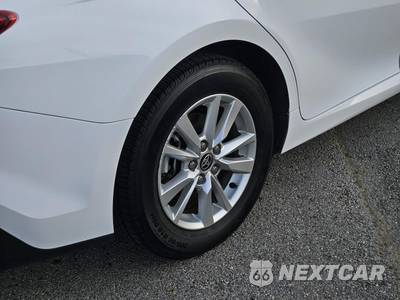 2025 Toyota Camry LE - zdjęcie 9 z 34 - miniatura