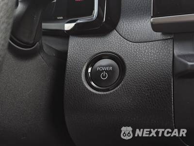 2025 Toyota Camry LE - zdjęcie 21 z 34 - miniatura