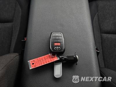 2025 Toyota Camry LE - zdjęcie 34 z 34 - miniatura