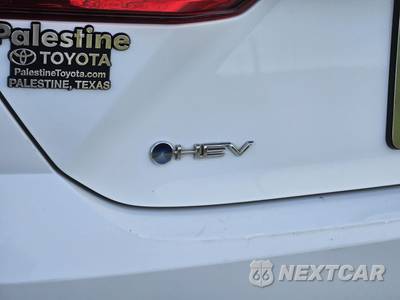 2025 Toyota Camry LE - zdjęcie 8 z 34 - miniatura