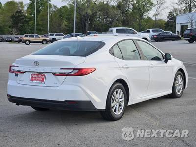 2025 Toyota Camry LE - zdjęcie 6 z 34 - miniatura