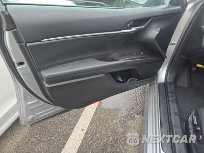 2024 Toyota Camry SE - zdjęcie 9 z 32 - miniatura