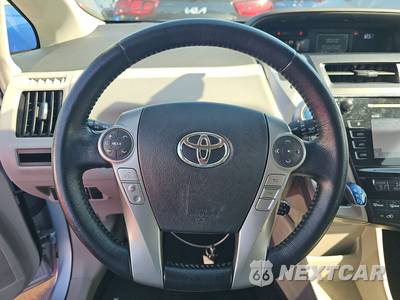 2015 Toyota Prius v Four - zdjęcie 10 z 26 - miniatura