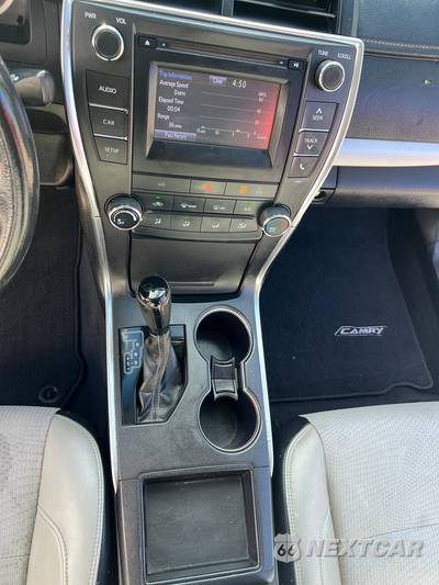 2017 Toyota Camry SE - zdjęcie 19 z 26 - miniatura