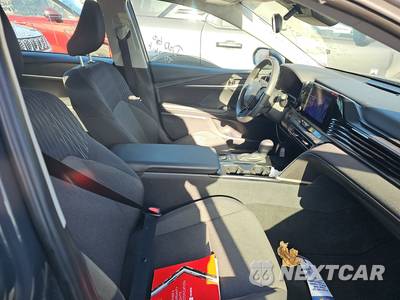 2025 Toyota Camry LE - zdjęcie 8 z 24 - miniatura
