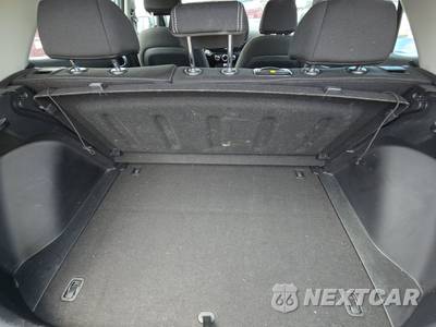 2025 Hyundai Venue SEL - zdjęcie 16 z 21 - miniatura
