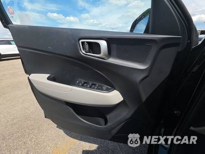 2025 Hyundai Venue SEL - zdjęcie 9 z 25 - miniatura