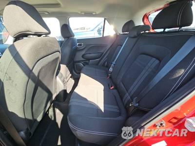 2025 Hyundai Venue SEL - zdjęcie 13 z 26 - miniatura