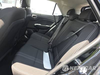 2025 Hyundai Venue SEL - zdjęcie 13 z 21 - miniatura