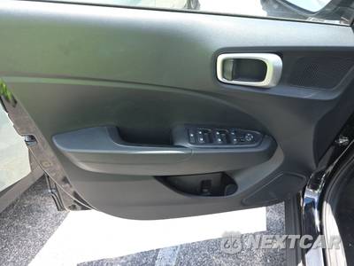 2025 Hyundai Venue SEL - zdjęcie 9 z 21 - miniatura
