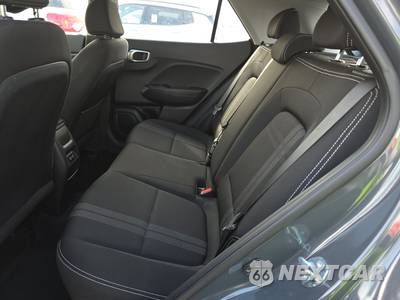 2025 Hyundai Venue SEL - zdjęcie 13 z 20 - miniatura