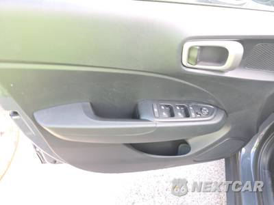 2025 Hyundai Venue SEL - zdjęcie 9 z 20 - miniatura