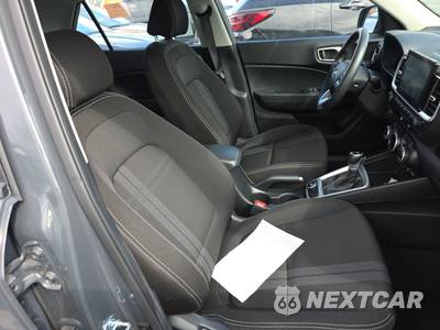 2025 Hyundai Venue SEL - zdjęcie 8 z 20 - miniatura