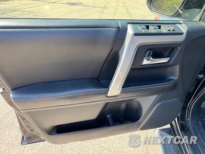 2015 Toyota 4Runner SR5 - zdjęcie 9 z 27 - miniatura
