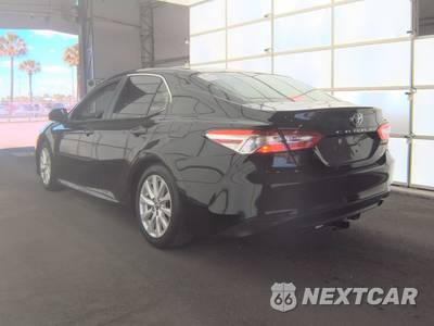 2018 Toyota Camry LE - zdjęcie 6 z 18 - miniatura