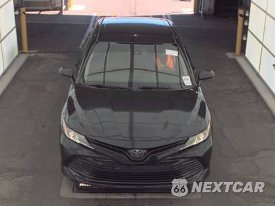 2018 Toyota Camry LE - zdjęcie 2 z 18 - miniatura