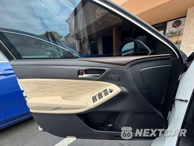 2019 Toyota Avalon Hybrid Limited - zdjęcie 4 z 13 - miniatura