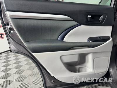 2019 Toyota Highlander LE - zdjęcie 39 z 44 - miniatura