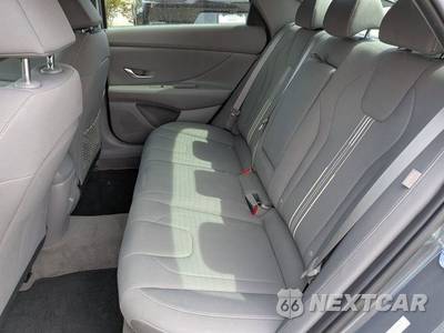 2025 Hyundai Elantra SEL Convenience - zdjęcie 13 z 29 - miniatura