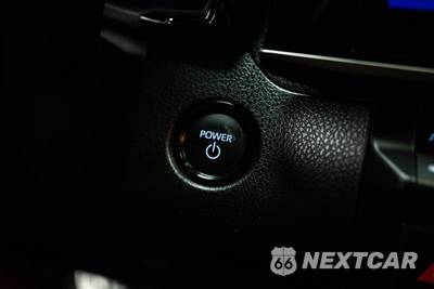 2025 Toyota Camry XLE - zdjęcie 21 z 23 - miniatura