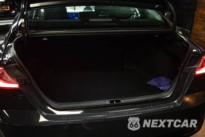 2025 Toyota Camry XLE - zdjęcie 7 z 23 - miniatura