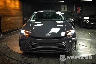 2025 Toyota Camry XLE - zdjęcie 4 z 23 - miniatura