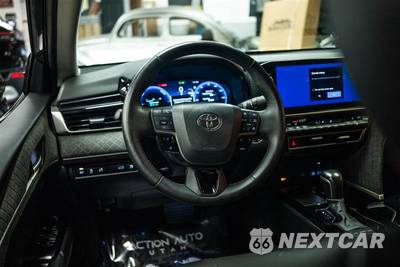 2025 Toyota Camry XLE - zdjęcie 16 z 23 - miniatura