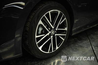 2025 Toyota Camry XLE - zdjęcie 3 z 23 - miniatura