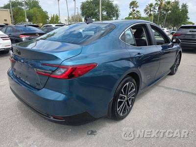 2025 Toyota Camry XLE - zdjęcie 2 z 8 - miniatura