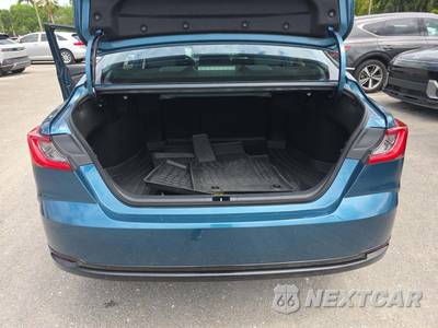 2025 Toyota Camry XLE - zdjęcie 8 z 8 - miniatura