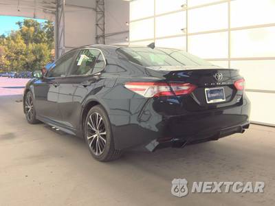 2020 Toyota Camry SE - zdjęcie 8 z 32 - miniatura