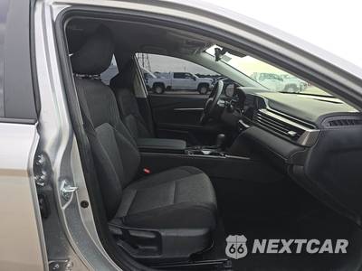 2025 Toyota Camry LE - zdjęcie 21 z 24 - miniatura