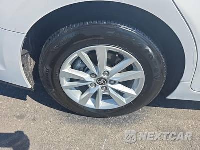 2025 Toyota Camry LE - zdjęcie 10 z 21 - miniatura